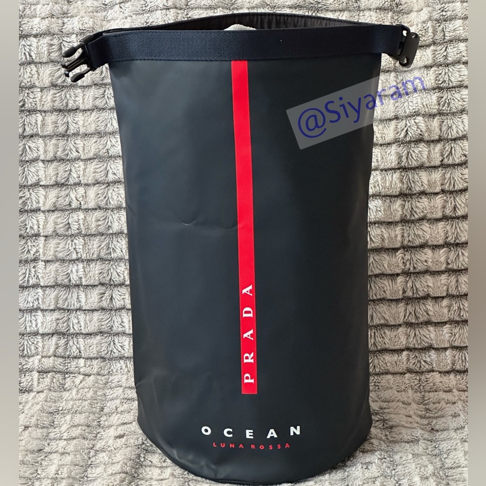Prada sailing bag/ bucket bag/ gym bag / travel / Weekender bag - Picture 3 of 9